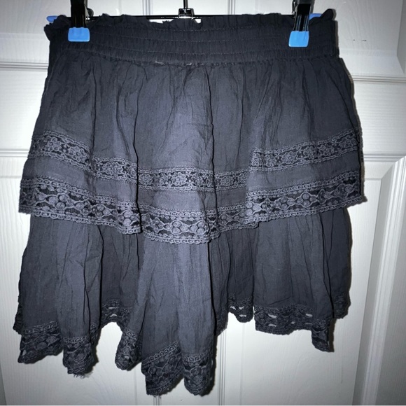 American Eagle Outfitters Pants - SOLD Ⓜ️ American Eagle Women’s Black Lace Accent Skort